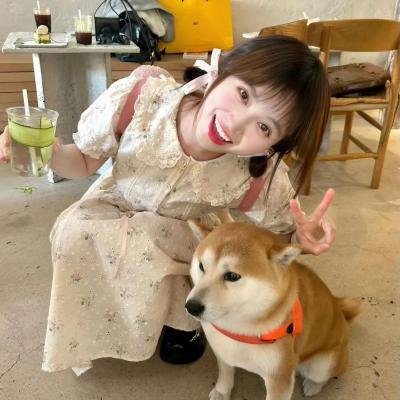 穿粉红色裤子的男孩